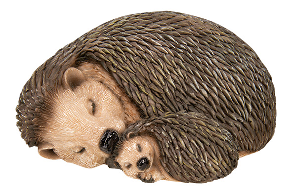 Egel slapend met jong bruin 17 x 14,5 x 9,5 cm hars
