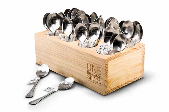Display hout 8 gaten 28 x 15 x 9 cm