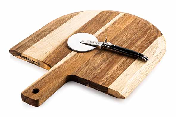 Premium Line pizzasnijder zwart met serveerplank acacia, 45 x 33,6 cm