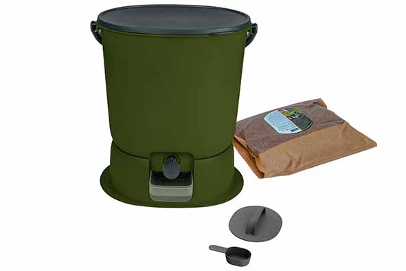Essential compostbak olijfgroen 15,3 l met basis incl. 1 kg zemelen
