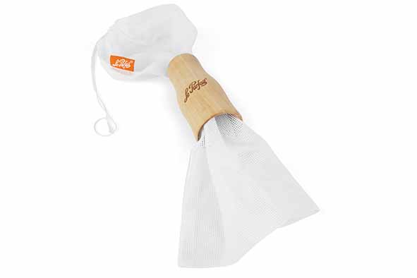 Les Essentiels nettle cloth with wooden handle white